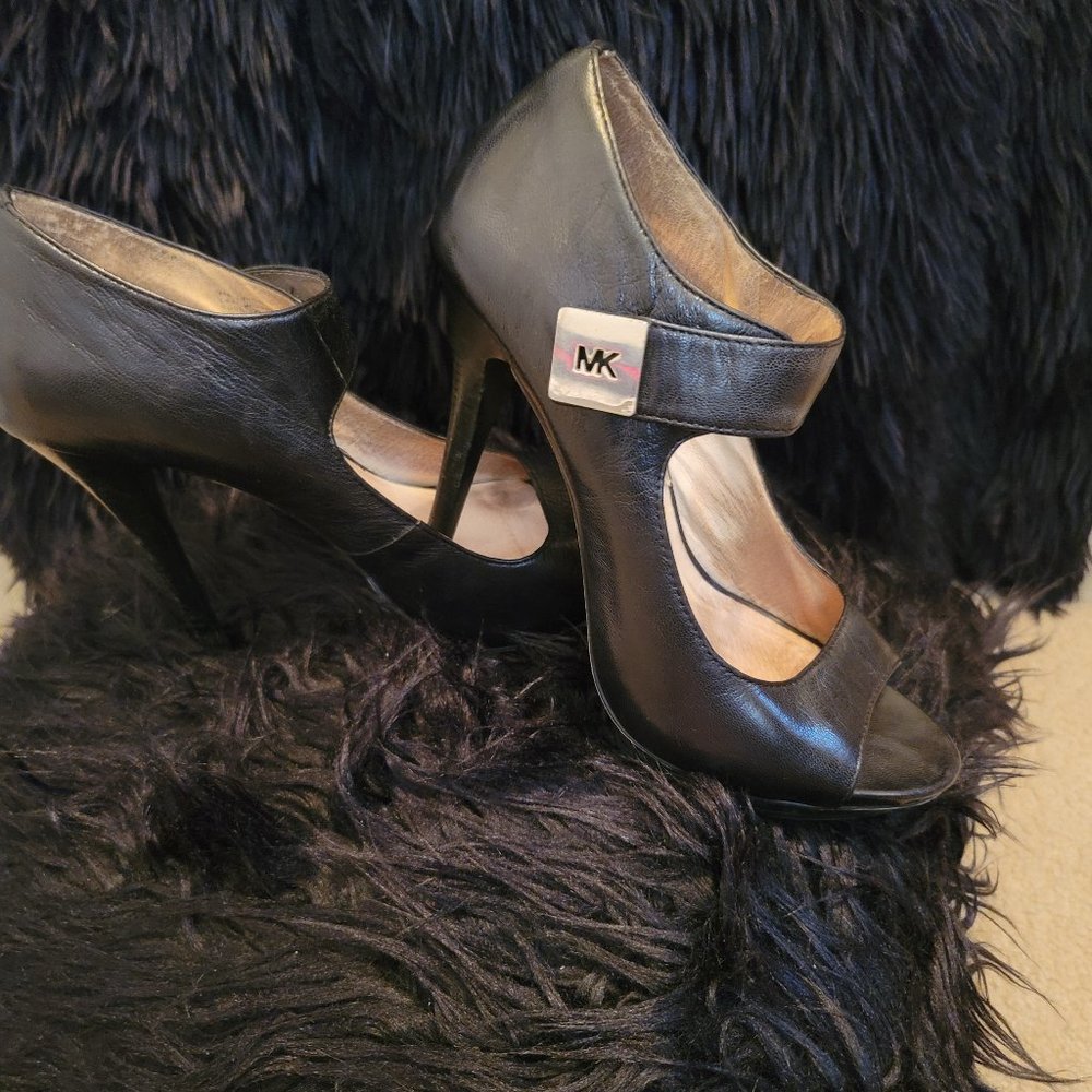Black heel